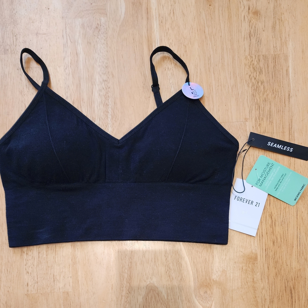 NWT Forever 21 Black Seamless Bralette Size L Sports Bra